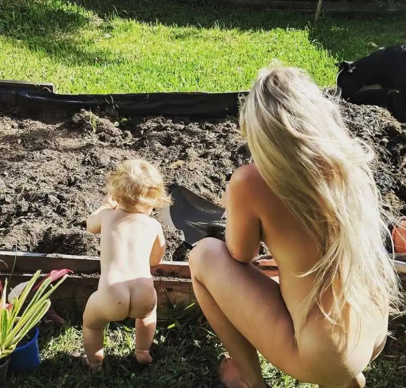 world naked gardening day   5