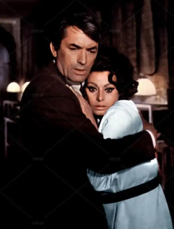 gregory peck sophia loren   arabesque 1