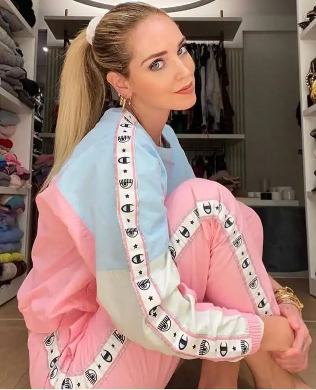 chiara ferragni con champion 1