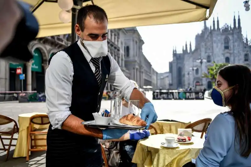 coronavirus fase due   bar riaprono a milano 4