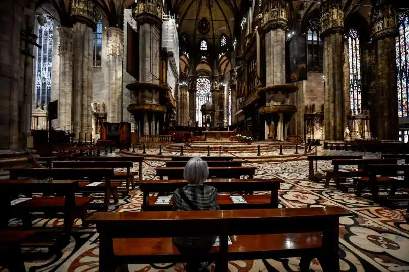 coronavirus, riprese le messe nella cattedrale del duomo 19