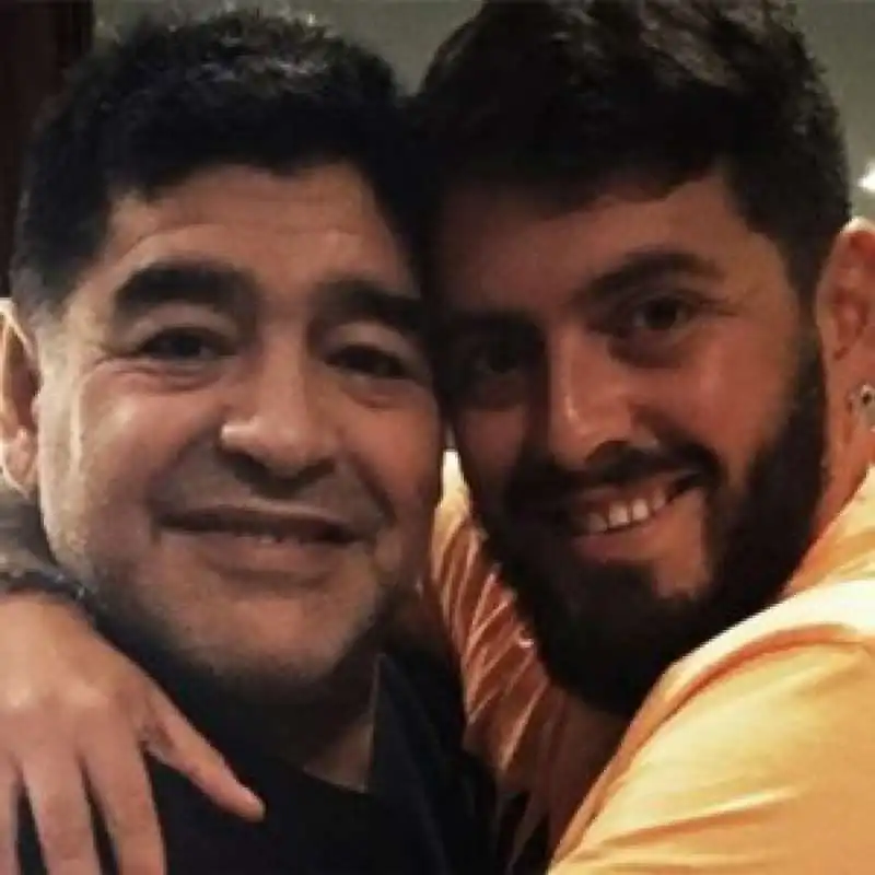  diego armando maradona con il figlio diego jr1