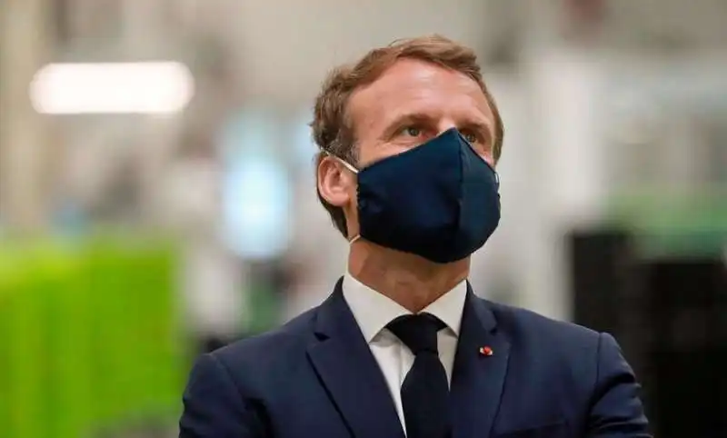 emmanuel macron nella fabbrica valeo a etaples 2