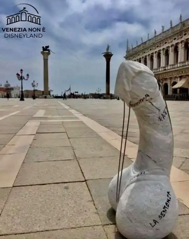 FALLO IN  MARMO  A PIAZZA SAN MARCO