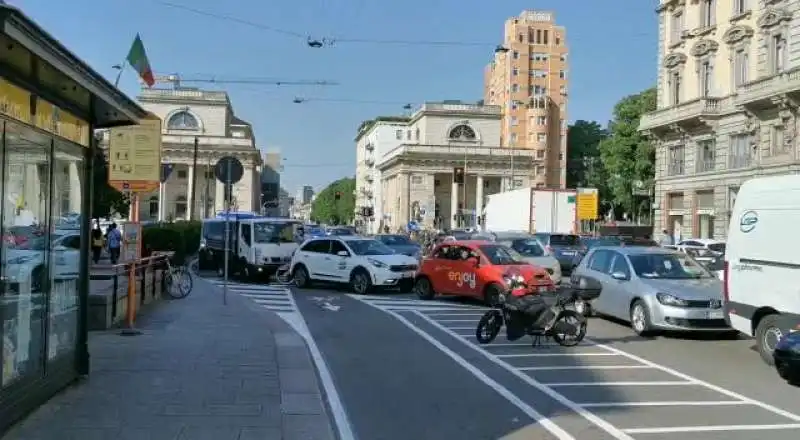 fase due   traffico a porta venezia a milano  