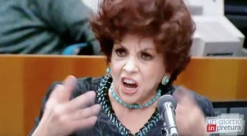 Gina Lollobrigida a Un giorno in pretura