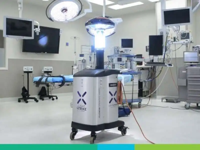 Il robot per la sanificazione Xenex Light Strike 