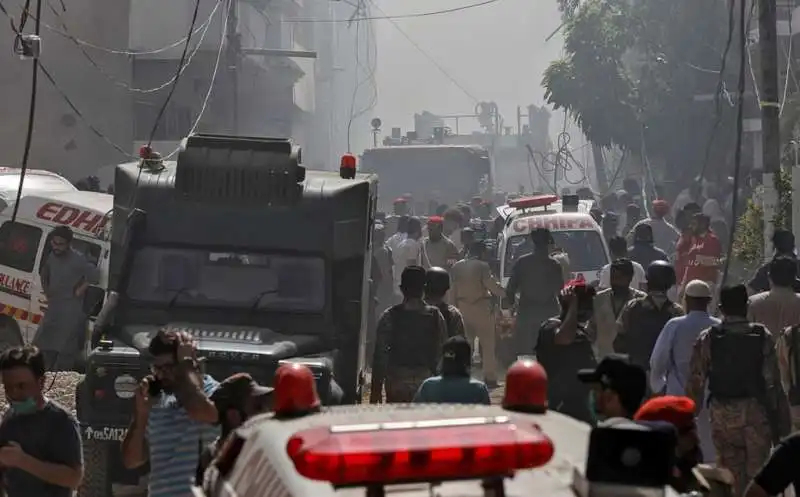 incidente aereo karachi 1