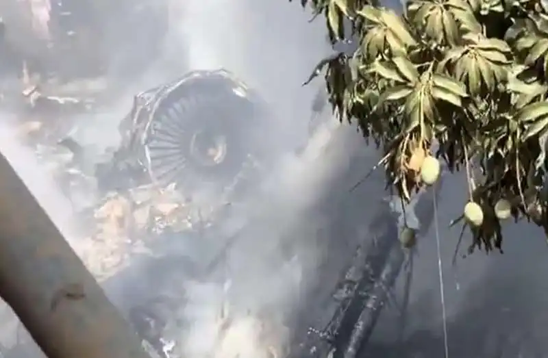 incidente aereo karachi 18