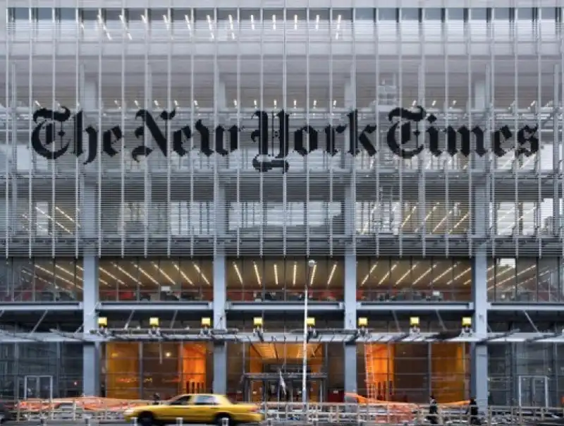 la facciata della sede del new york times progettata da renzo piano