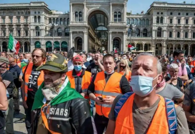 la protesta dei gilet arancioni  5