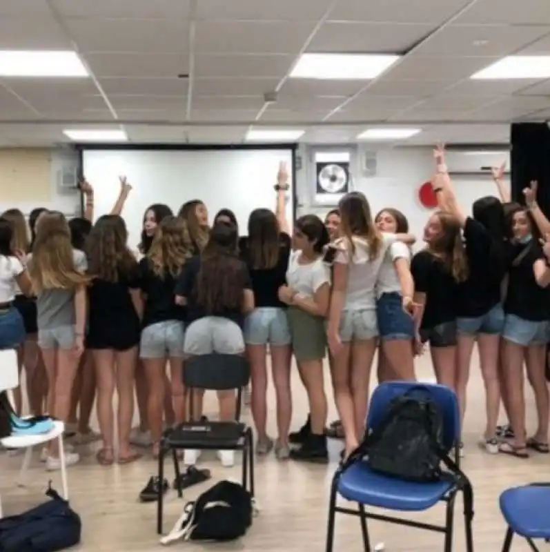 la rivolta delle studentesse in shorts in israele 5