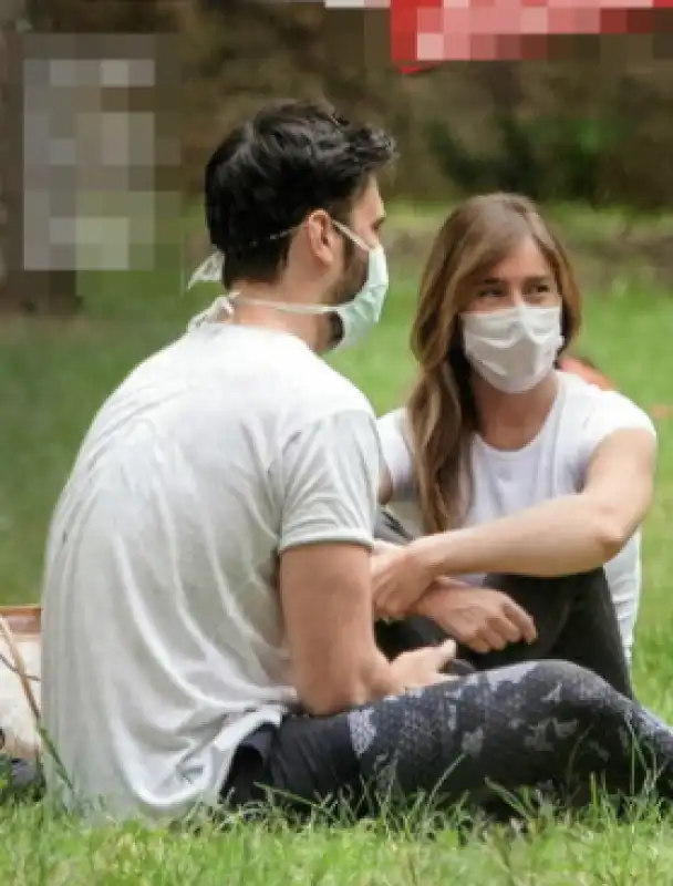 maria elena boschi con giulio berruti e i genitori a villa borghese 1