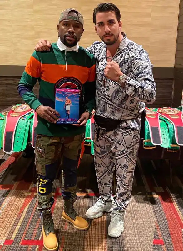 MIRKO SCARCELLA LIBRO CON PREFAZIONE DI FLOYD MAYWEATHER