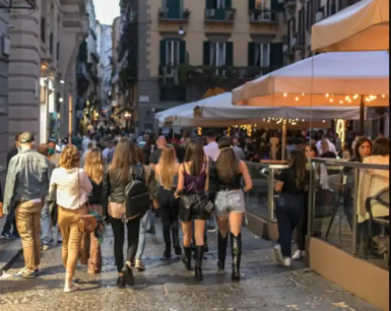 movida a napoli il primo weekend di fase due 7