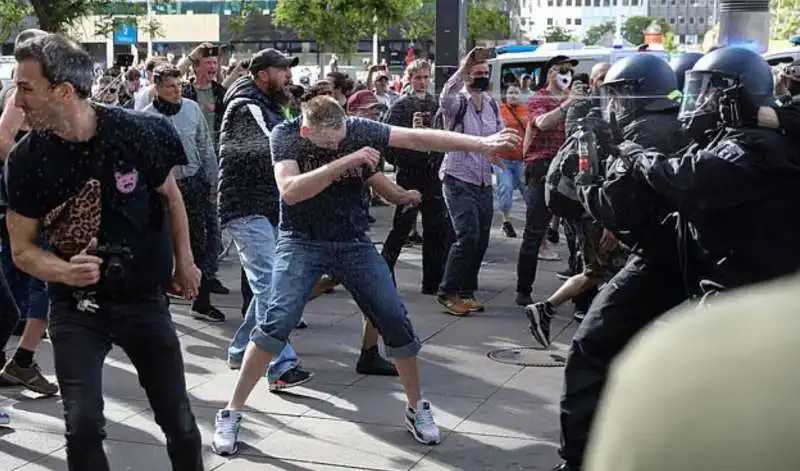 proteste anti lockdown in germania 15