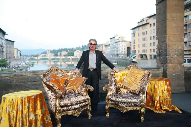 ROBERTO CAVALLI FOTOGRAFATO A PONTE VECCHIO