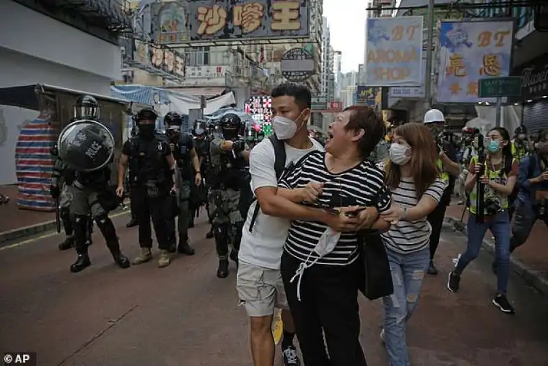 scontri a hong kong