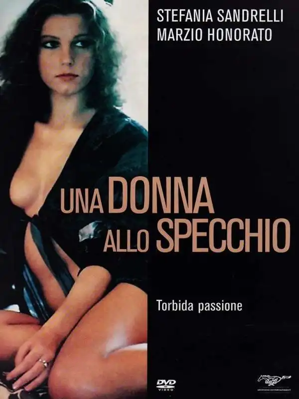 una donna allo specchio