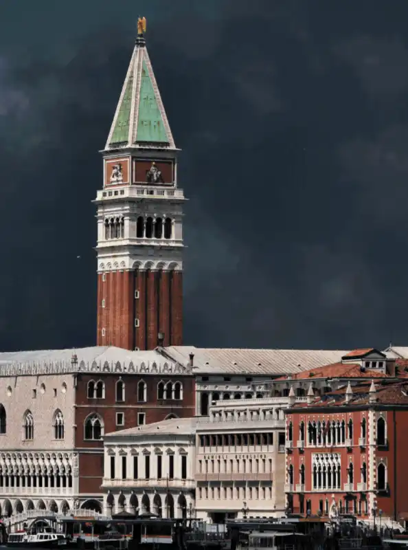 venezia nube nera