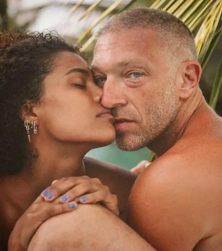 vincent cassel e tina kunakey