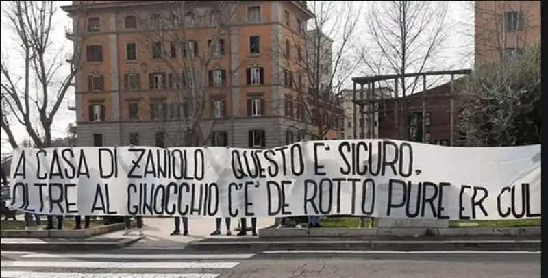 zaniolo striscione