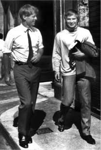 8 robert kennedy e rudolf nureyev in via condotto roma 1963 ph barillari