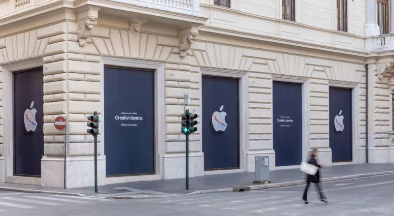 apple store palazzo marignoli 1