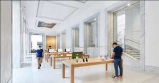 apple store palazzo marignoli 4