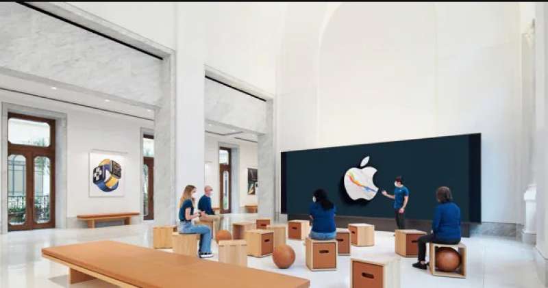 apple store palazzo marignoli 5