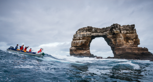 arco di darwin alle galapagos 10