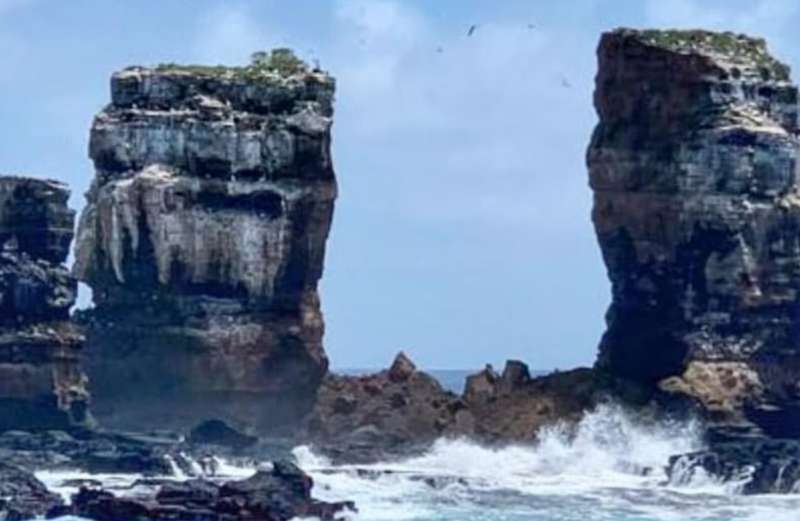 arco di darwin alle galapagos 11