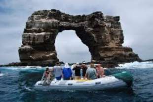 arco di darwin alle galapagos 7