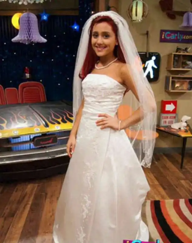 ariana grande sposa sul set