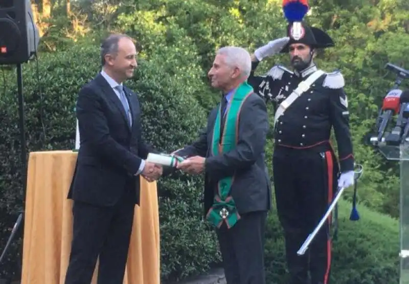 ARMANDO VARRICCHIO CONSEGNA L'ONOREFICENZA DI CAVALIERE DI GRAN CROCE A ANTHONY FAUCI