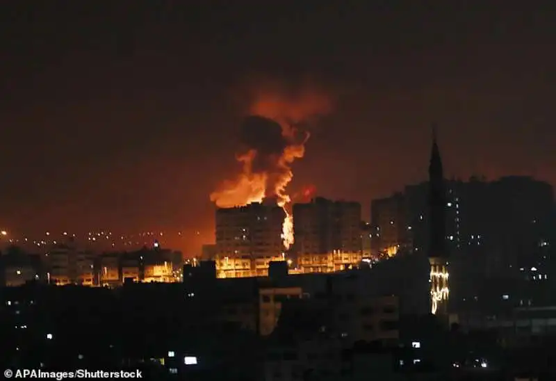 attacchi aerei israeliani a gaza  1