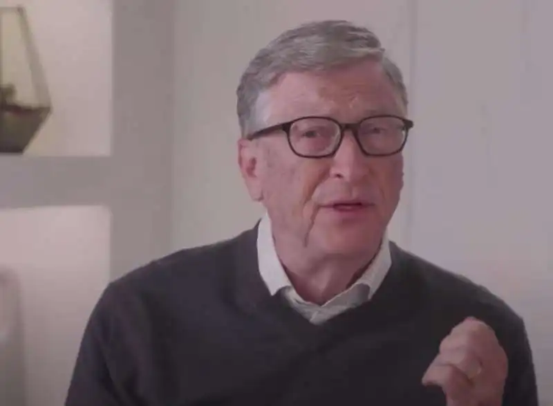 bill gates con la fede al dito parla al global health summit  1