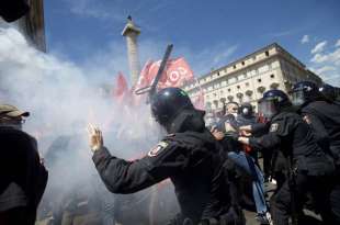 cariche davanti a palazzo chigi sit in protesta trasporto merci 0