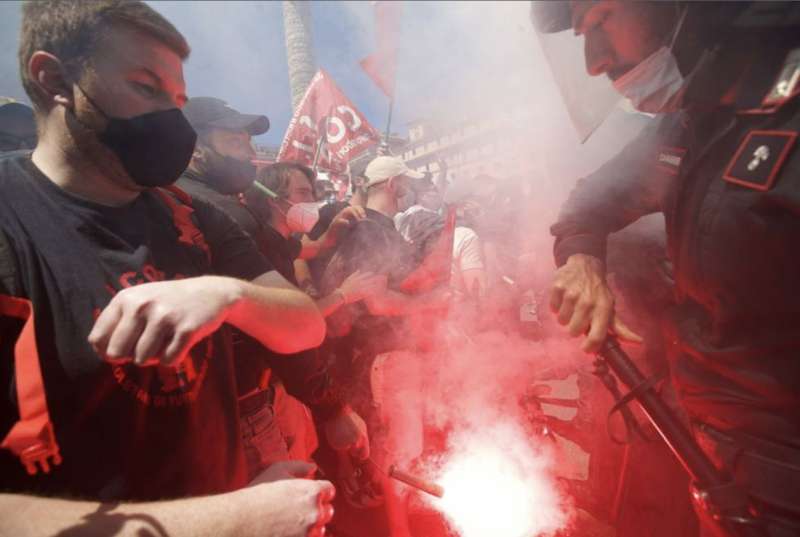 cariche davanti a palazzo chigi sit in protesta trasporto merci 2