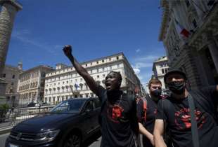 cariche davanti a palazzo chigi sit in protesta trasporto merci 4