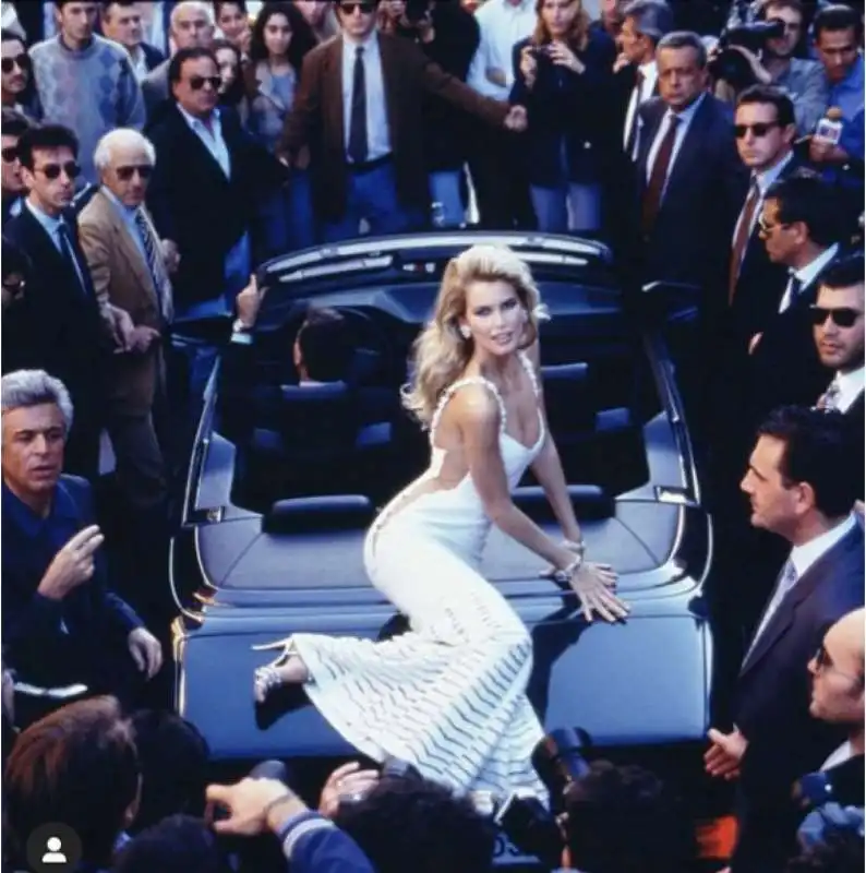 claudia schiffer   valentino advertising campaign 1995   roma dolce vita ph arthur elgort