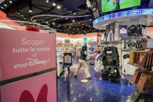 disney store 2