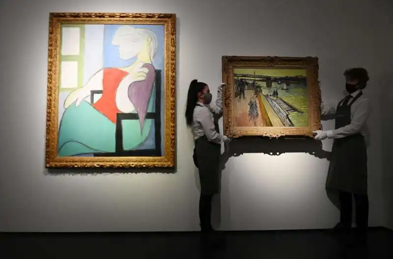 donna seduta vicino a una finestra picasso 2