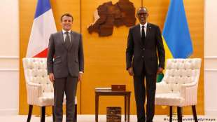 emmanuel macron in ruanda