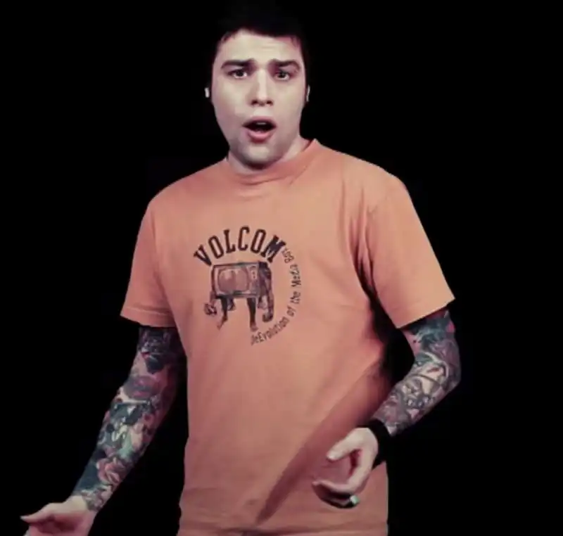 FEDEZ NEL VIDEO DI TUTTO IL CONTRARIO