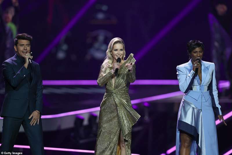 i presentatori dell eurovision jan smit, chantal janzen e edsilia rombley