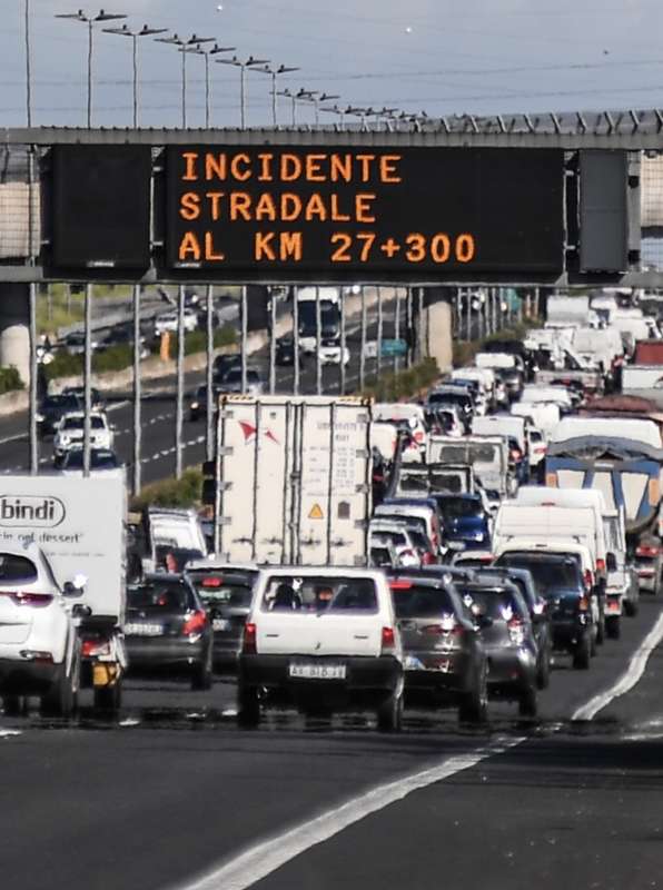 incidente sul grande raccordo anulare