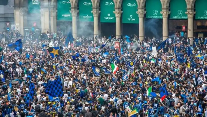 inter festa piazza duomo