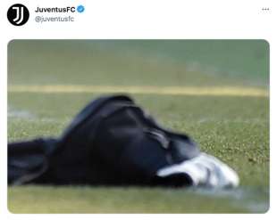 la giacca lanciata da allegri