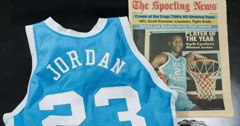 LA MAGLIA DI MICHAEL JORDAN BATTUTA ALL ASTA PER OLTRE UN MILIONE DI DOLLARI